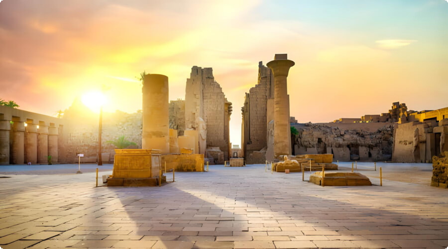 Zachód słońca w Luksorze